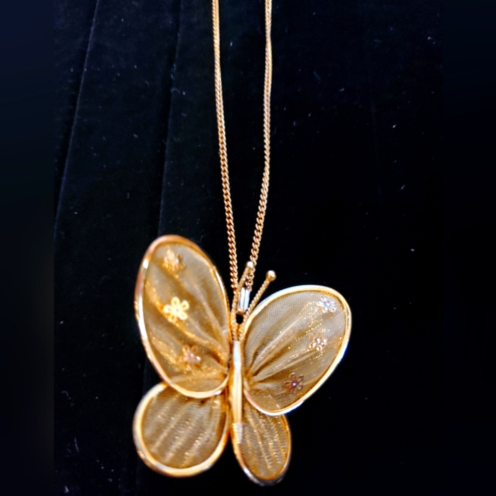 Elegant Gold Tone Butterfly Pendant Necklace/Brooch